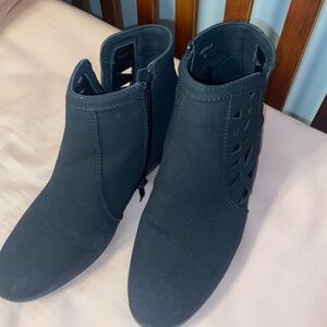 Very cute ankle booties with design cutout. 7 1/2